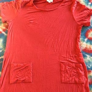 Red short sleeved long shirt